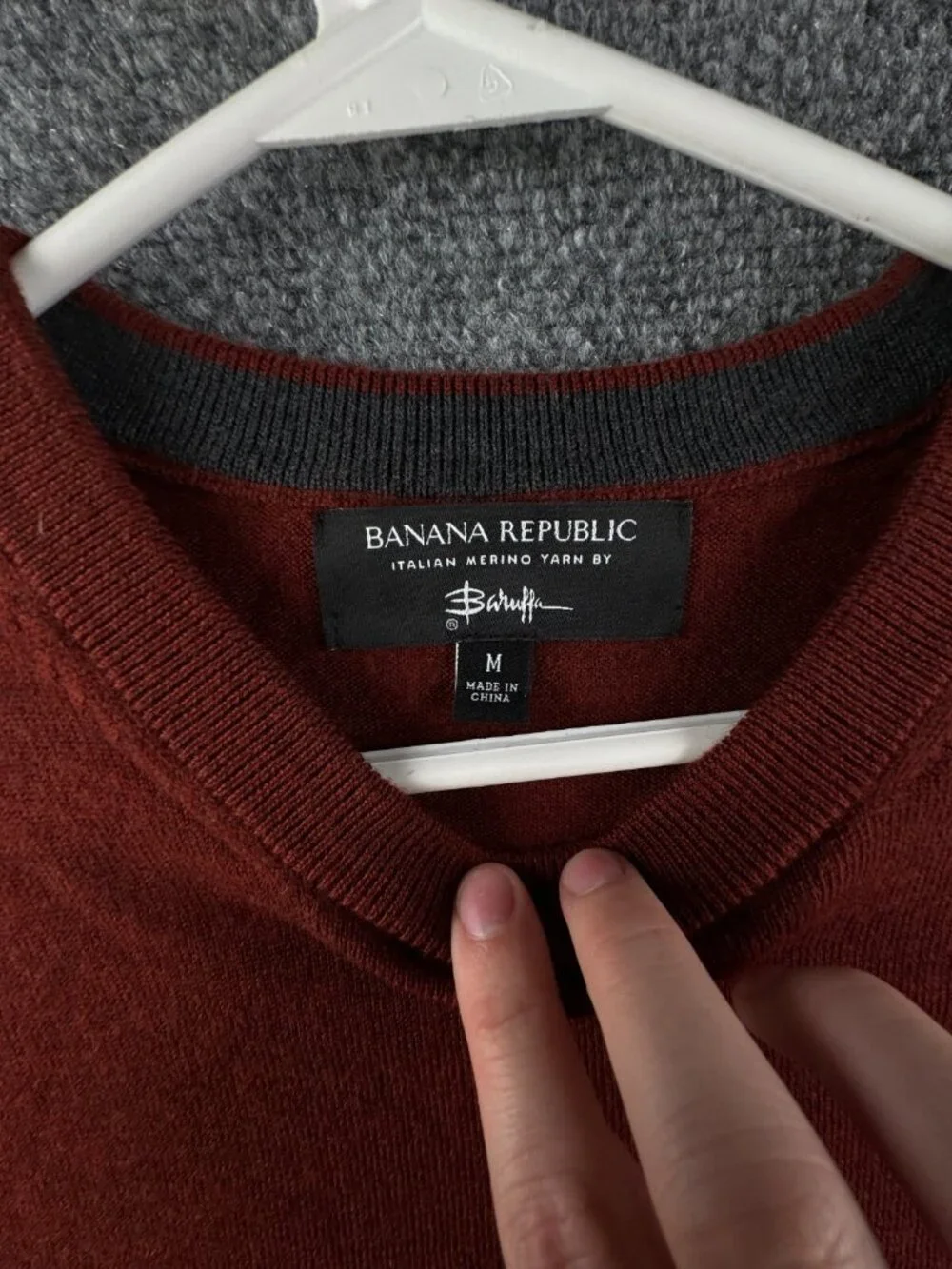 Banana Republic Baruffa Pullover Knit Sweater Soft Medium Red Merino Wool Adult